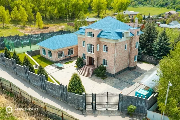 10-комнатный дом, 18 соток, 805 м²