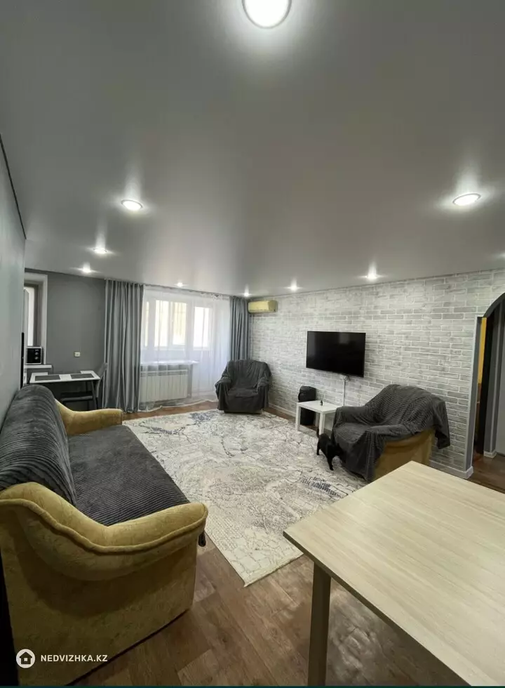 3-комнатная квартира, этаж 4 из 4, 54 м², фотография 2