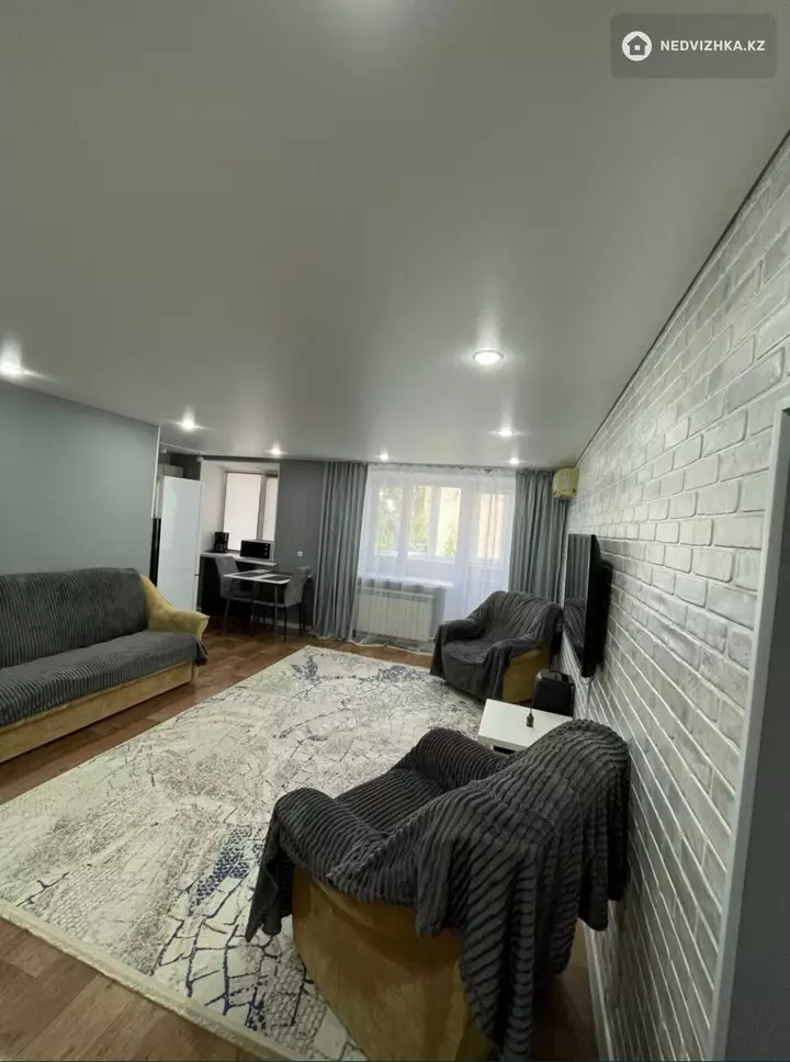 3-комнатная квартира, этаж 4 из 4, 54 м², фотография 3