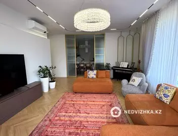 4-комнатная квартира, этаж 18 из 19, 160 м², На длительный срок