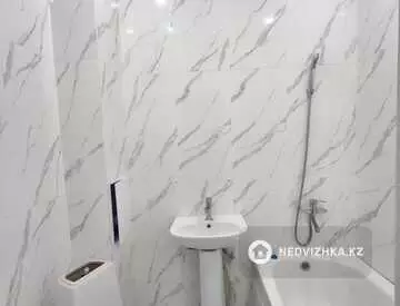 1-комнатная квартира, этаж 8 из 12, 40 м², миниатюра 12