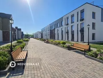 3-комнатная квартира, этаж 1 из 3, 93 м², миниатюра 2