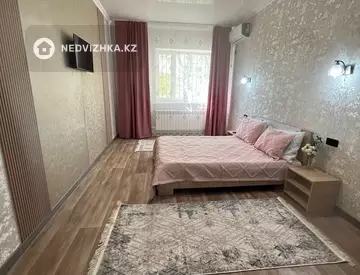 1-комнатная квартира, этаж 1 из 10, 15 м², Посуточно