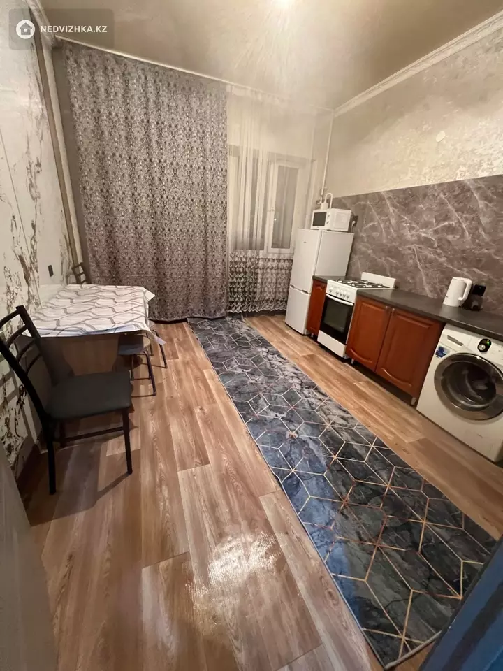 1-комнатная квартира, этаж 1 из 10, 15 м², Посуточно, фотография 4