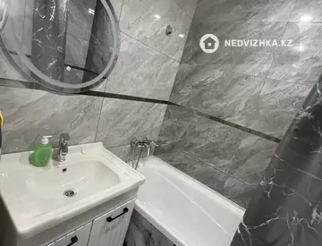 1-комнатная квартира, этаж 8 из 9, 40 м², Посуточно, миниатюра 8