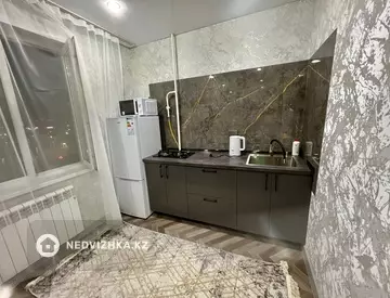 1-комнатная квартира, этаж 8 из 9, 40 м², Посуточно, миниатюра 10