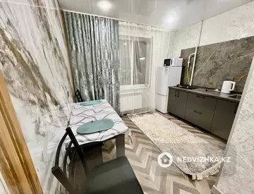 1-комнатная квартира, этаж 8 из 9, 40 м², Посуточно, миниатюра 12