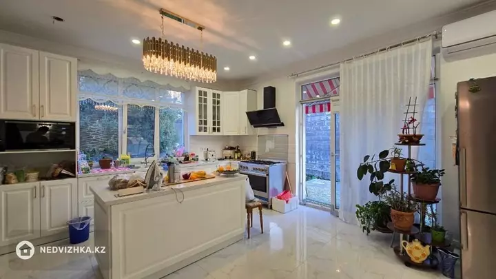 5-комнатный дом, 7.5 соток, 240 м², фотография 5
