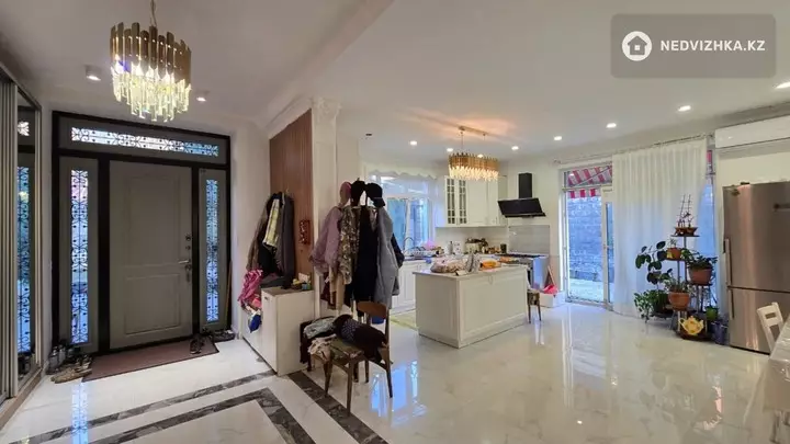5-комнатный дом, 7.5 соток, 240 м², фотография 4