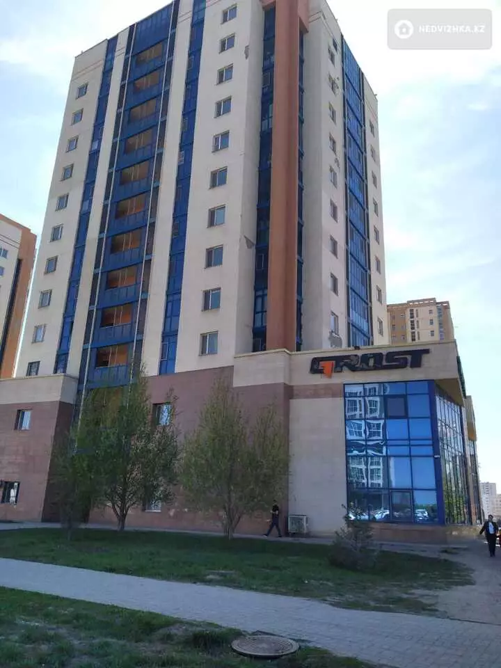 2-комнатная квартира, этаж 5 из 12, 68 м², фотография 2