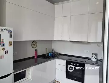 1-комнатная квартира, этаж 3 из 12, 42 м², На длительный срок