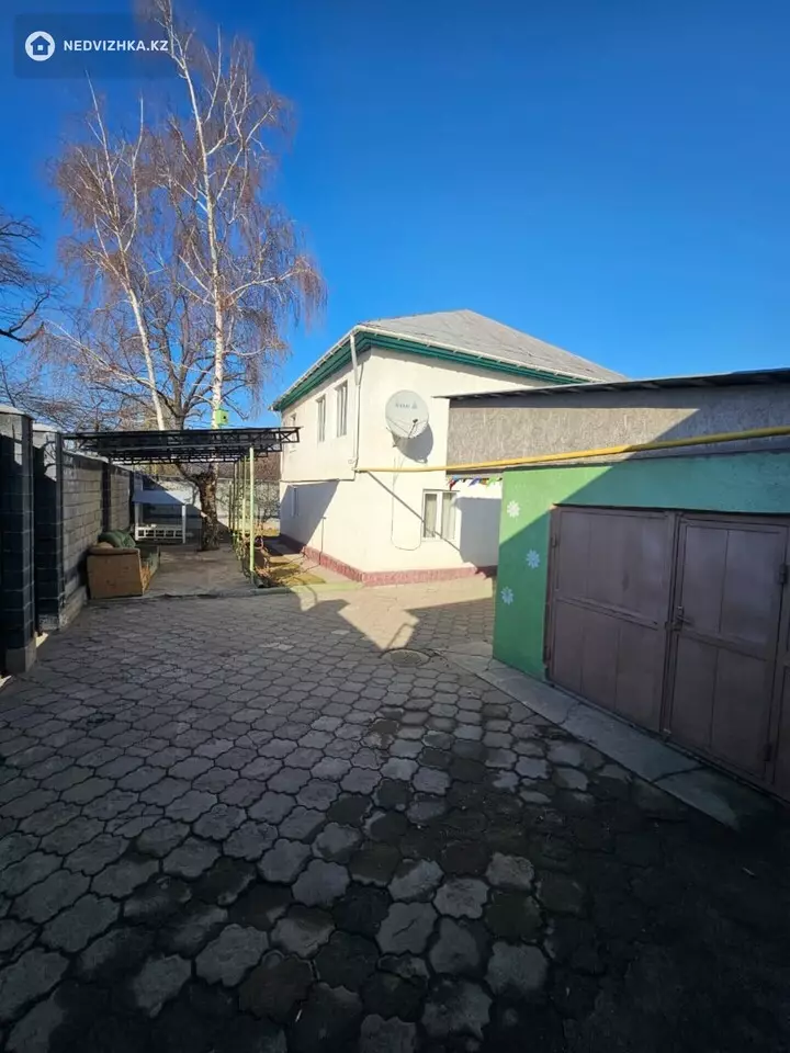 9-комнатный дом, 4.4 соток, 240 м², фотография 2