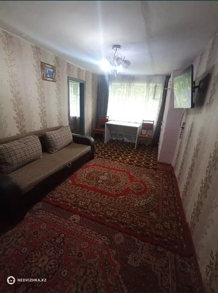 2-комнатная квартира, этаж 1 из 4, 100 м², Посуточно, фотография 3