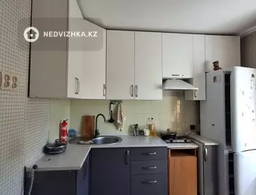3-комнатная квартира, этаж 3 из 5, 69 м², миниатюра 2