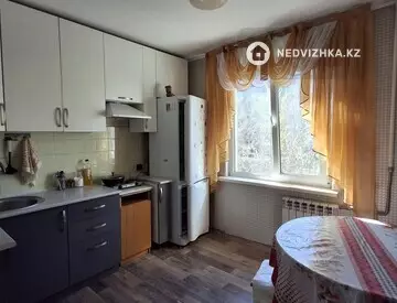 3-комнатная квартира, этаж 3 из 5, 69 м², миниатюра 3