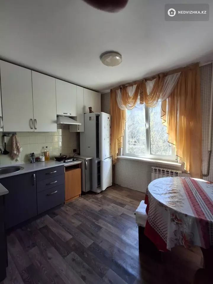 3-комнатная квартира, этаж 3 из 5, 69 м², фотография 3
