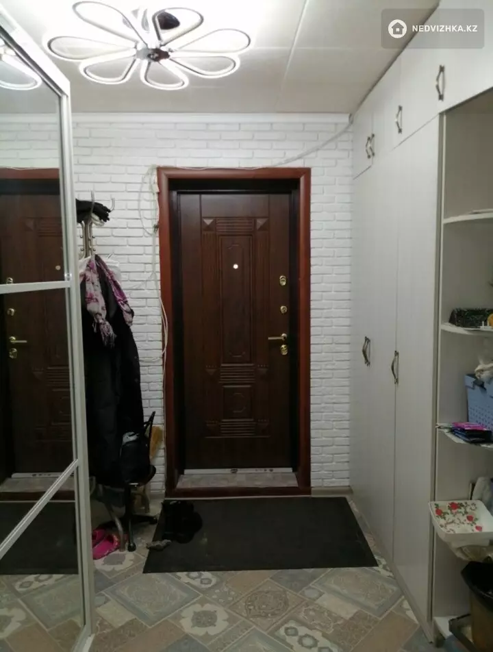 3-комнатная квартира, этаж 2 из 5, 63 м², фотография 4