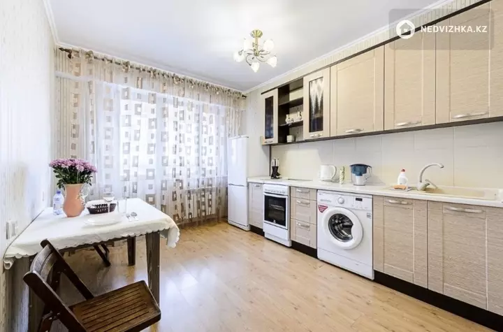 1-комнатная квартира, этаж 7 из 13, 50 м², Посуточно, фотография 4