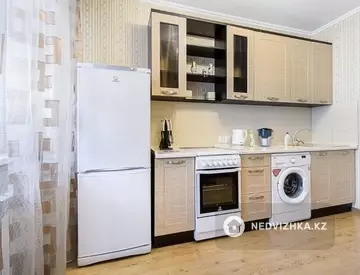 1-комнатная квартира, этаж 7 из 13, 50 м², Посуточно