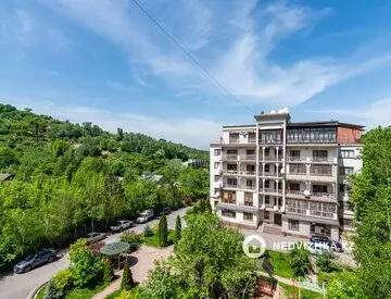 4-комнатная квартира, этаж 4 из 6, 132 м², миниатюра 1