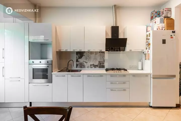 4-комнатная квартира, этаж 4 из 6, 132 м², фотография 4