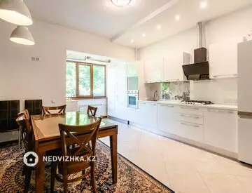 4-комнатная квартира, этаж 4 из 6, 132 м², миниатюра 2