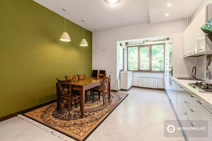 4-комнатная квартира, этаж 4 из 6, 132 м², фотография 3