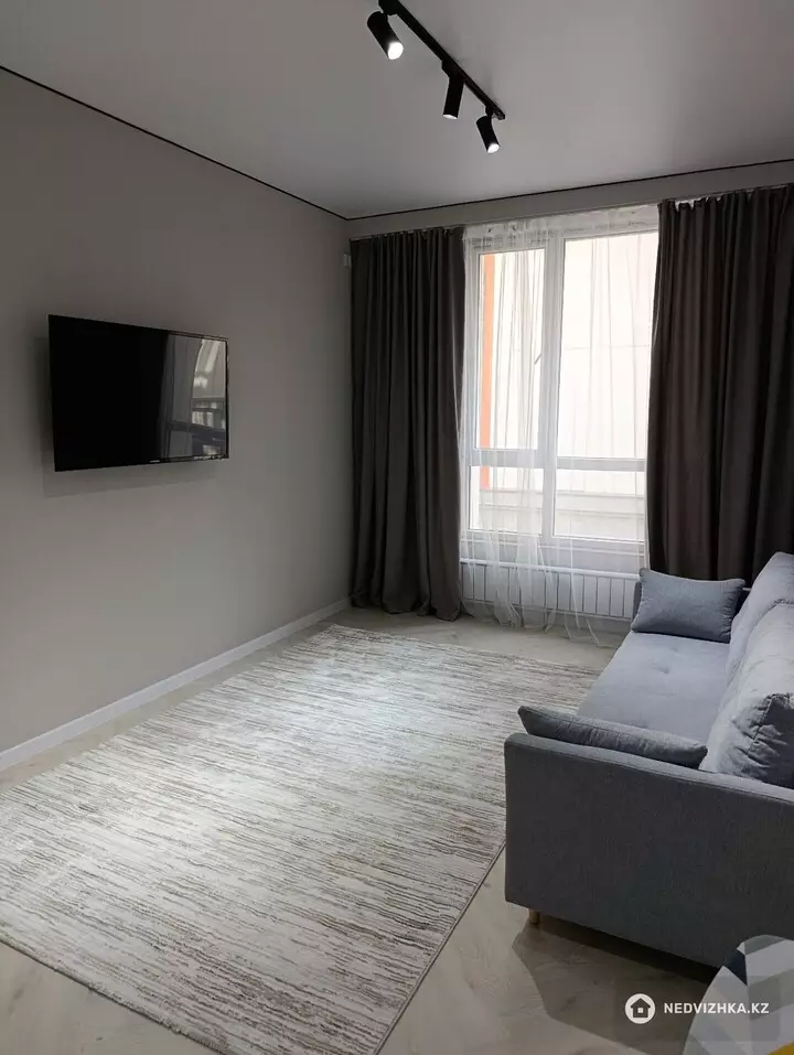 1-комнатная квартира, этаж 2 из 5, 46 м², Посуточно, фотография 2