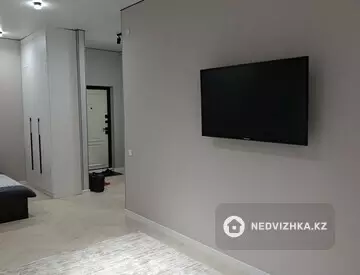 1-комнатная квартира, этаж 2 из 5, 46 м², Посуточно, миниатюра 11