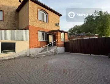 7-комнатный дом, 5 соток, 350 м², На длительный срок