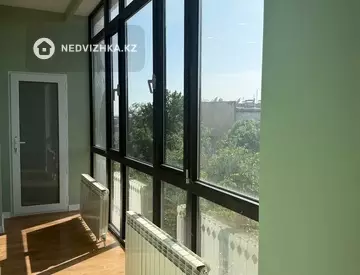 2-комнатная квартира, этаж 4 из 6, 74 м²