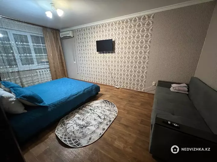 1-комнатная квартира, этаж 2 из 5, 40 м², Посуточно, фотография 3