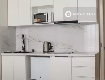 1-комнатная квартира, этаж 12 из 13, 30 м², Посуточно, миниатюра 8