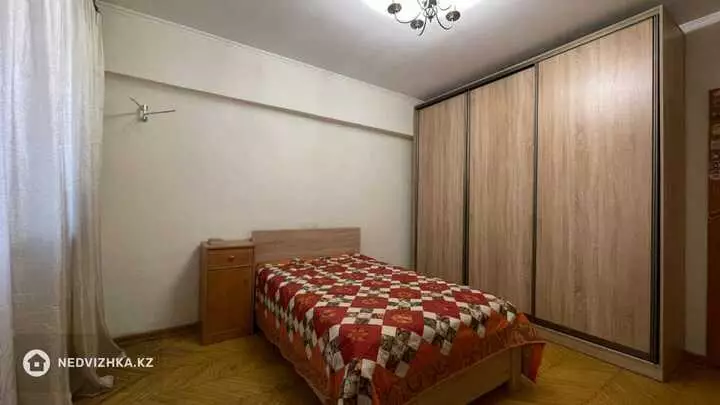 3-комнатная квартира, этаж 4 из 5, 82 м², фотография 5