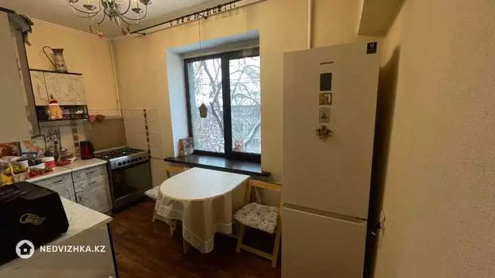 3-комнатная квартира, этаж 4 из 5, 82 м², фотография 3