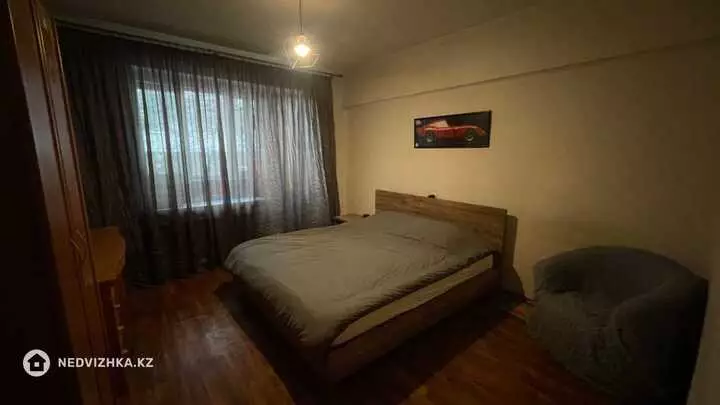 3-комнатная квартира, этаж 4 из 5, 82 м², фотография 4