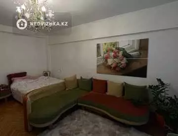 3-комнатная квартира, этаж 4 из 5, 82 м², миниатюра 1