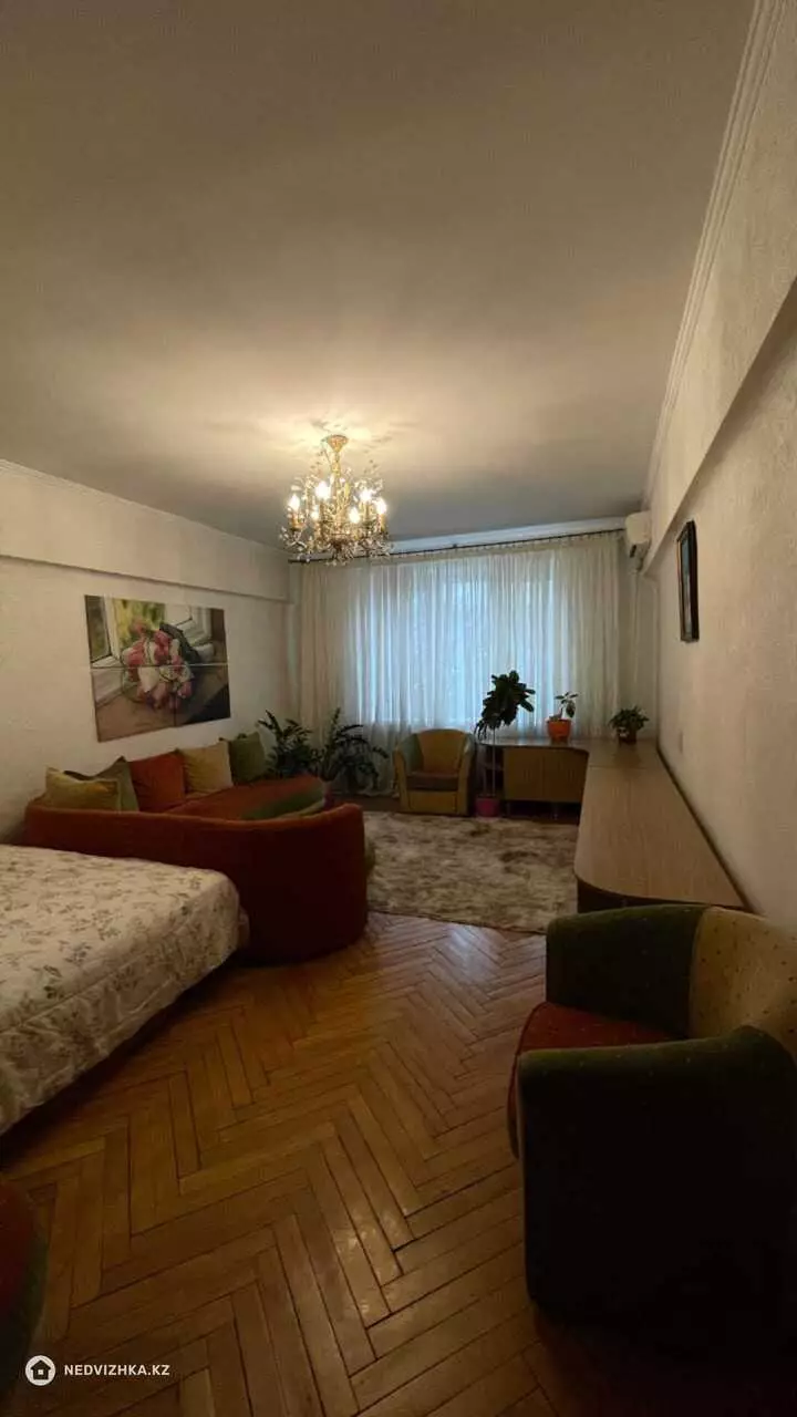 3-комнатная квартира, этаж 4 из 5, 82 м², фотография 2