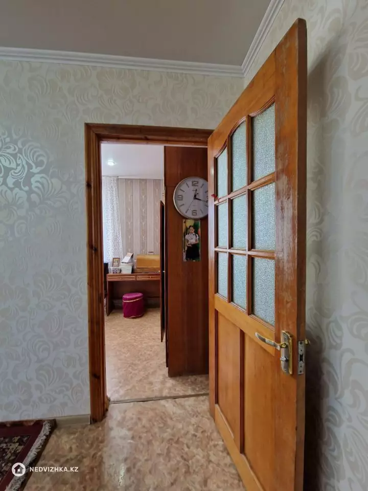 2-комнатная квартира, этаж 4 из 5, 42 м², фотография 2