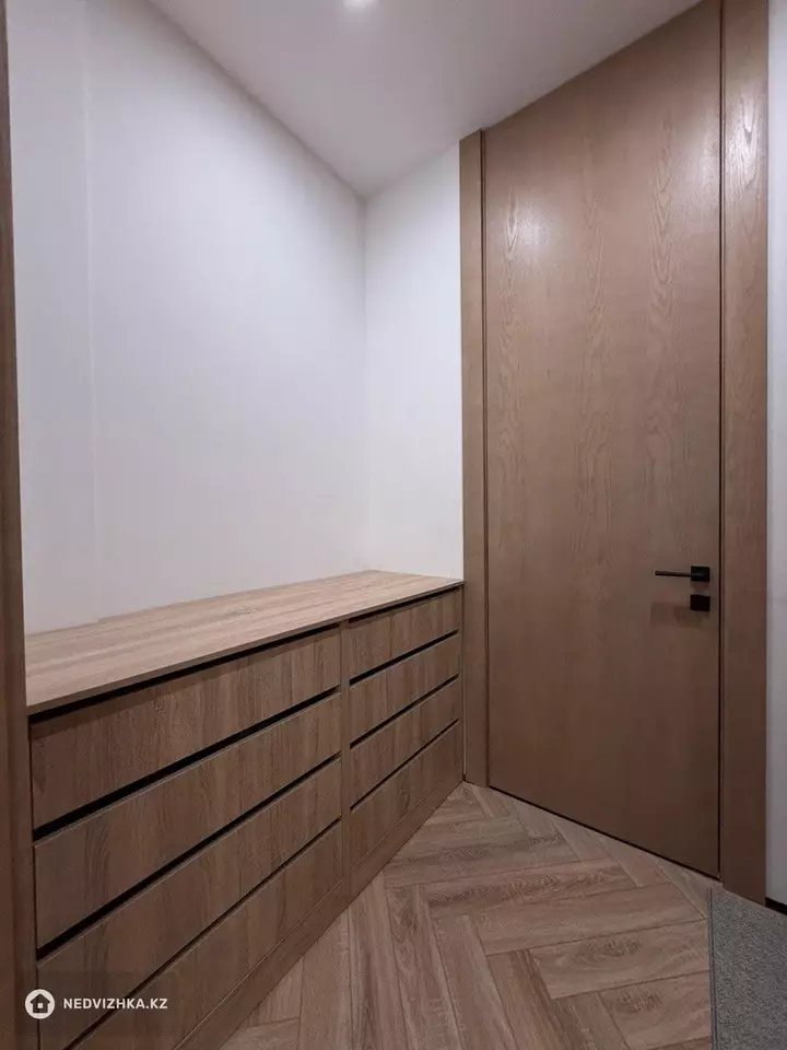 4-комнатная квартира, этаж 3 из 21, 168 м², 4-фотосурет