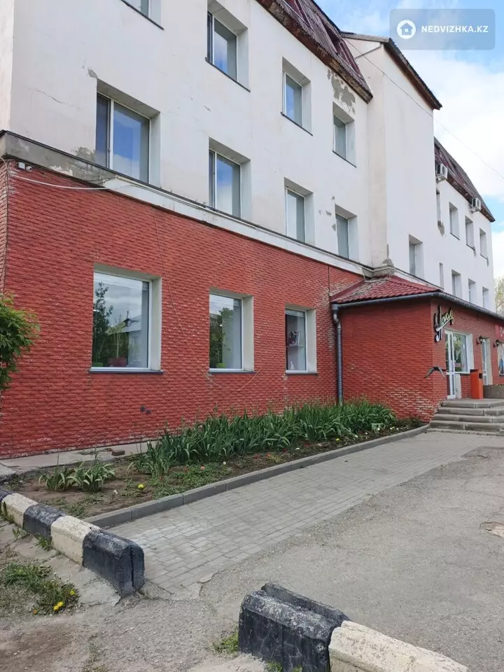 Офис, Магазин и др., этаж 1 из 3, В жилом доме, 215 м², фотография 2