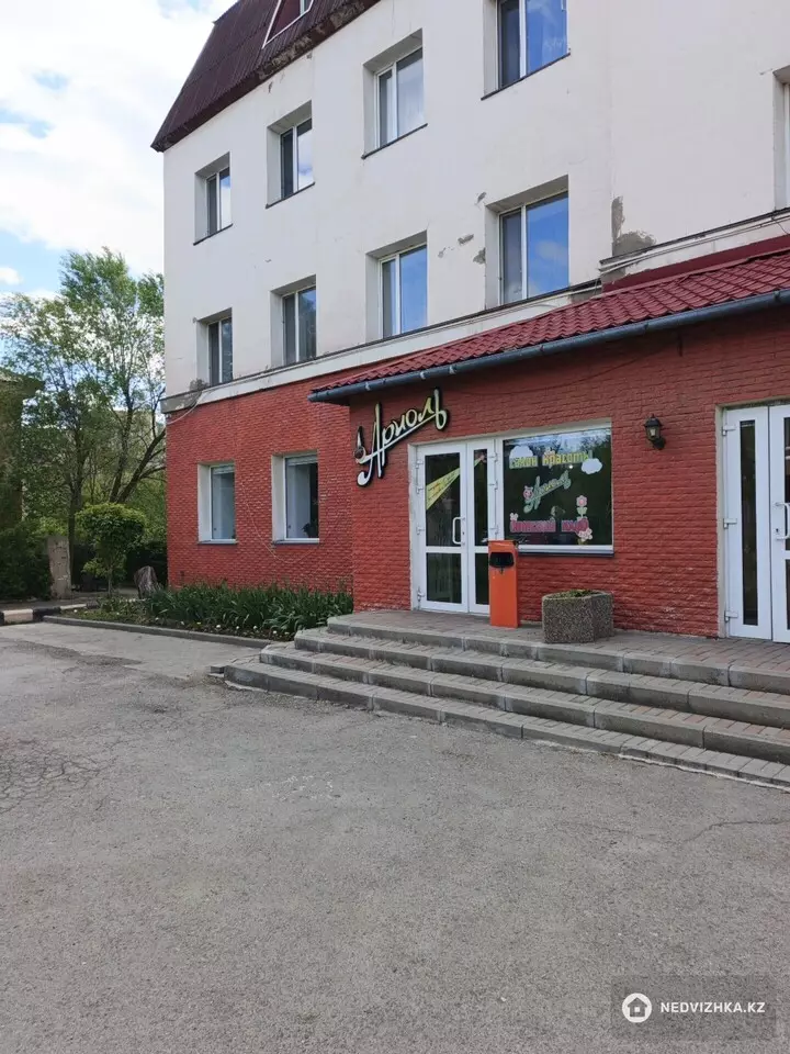 Офис, Магазин и др., этаж 1 из 3, В жилом доме, 215 м²