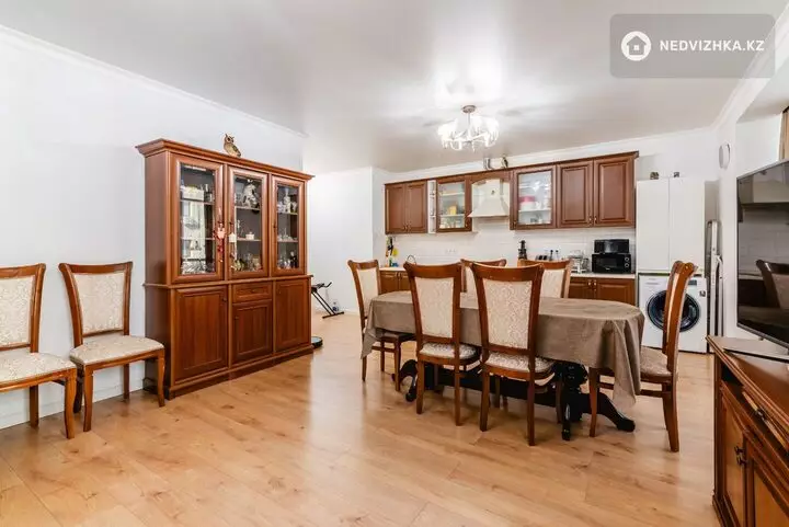 2-комнатная квартира, этаж 10 из 17, 65 м², фотография 2
