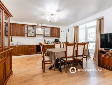 2-комнатная квартира, этаж 10 из 17, 65 м², миниатюра 3