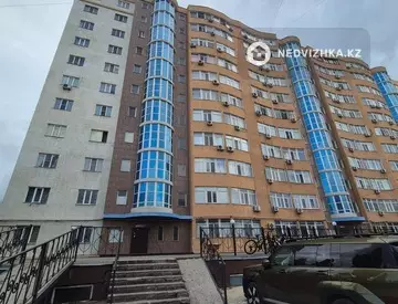 4-комнатная квартира, этаж 4 из 10, 200 м²