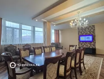 4-комнатная квартира, этаж 4 из 10, 200 м²