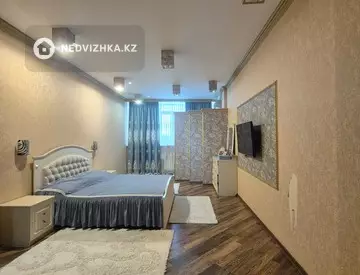 4-комнатная квартира, этаж 4 из 10, 200 м²