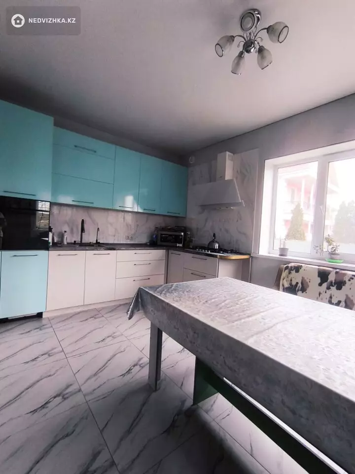 7-комнатный дом, 8 соток, 230 м², фотография 4