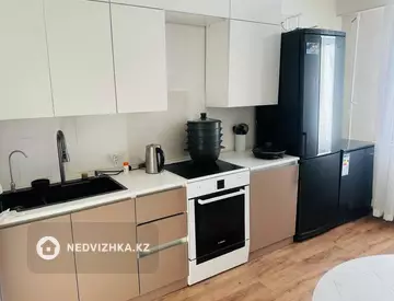 1-комнатная квартира, этаж 10 из 10, 45 м², миниатюра 1