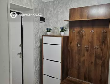 2-бөлмелі пәтер, қабат 3 барлық қабат саны 4, 82 м², Посуточно, 12-нобай